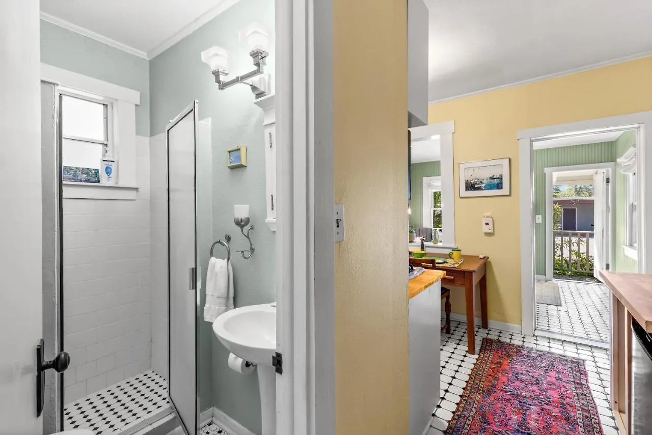 Charming 1923 Cottage At Erehwon Retreat Tampa